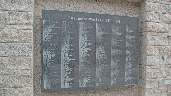 Tafel der Arbeiter, die am Mount Rushmore mitgewirkt haben