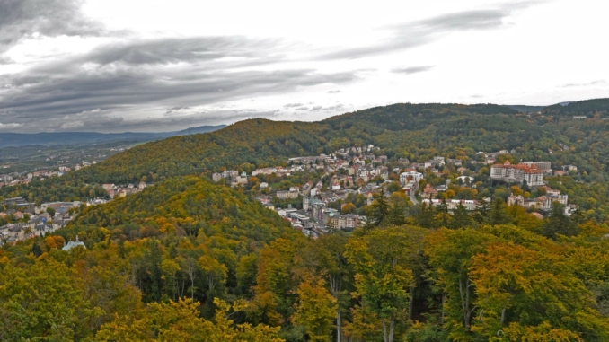 Blick über Erzgebirge und Karlsbad vom Diana-Turm