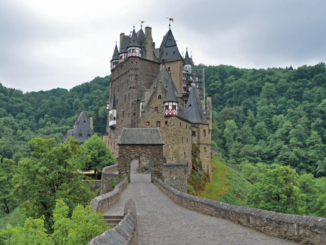 Burg Eltz in der Eifel: 900 Jahre alt und fast unbeschadet!