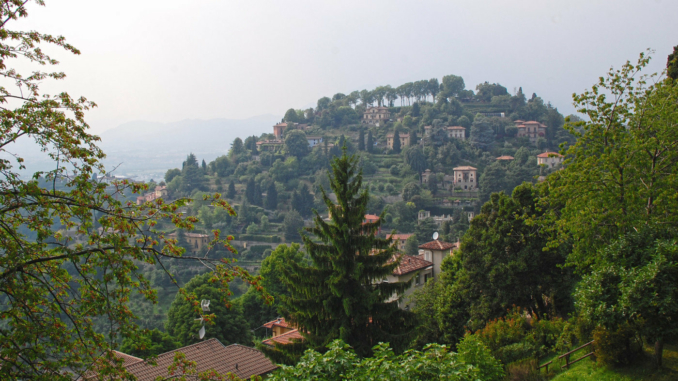 Ausblick Bergamo von Castello San Vigilio