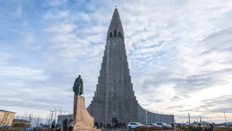 Hallgrímskirkja und Leif Eriksson Statue