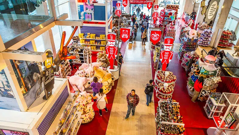 FAO Schwarz Spielzeugladen New York