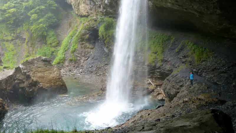 Berglistüber Wasserfall in der Schweiz