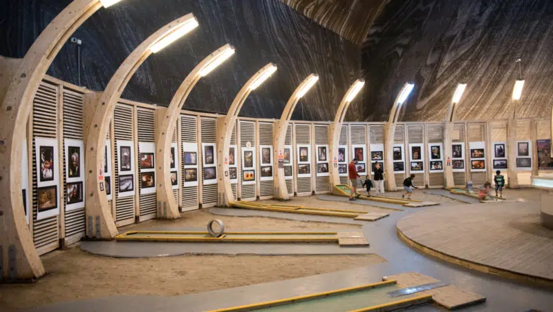 Minigolf im Salzbergwerk in Turda