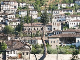 Berat: Sehenswürdigkeiten in Albaniens Stadt der 1000 Fenster