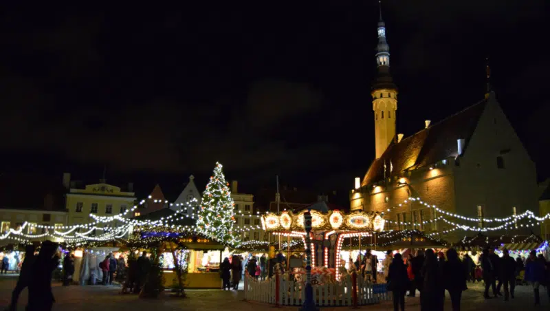 Der Weihnachtsmarkt auf dem Rathausplatz Tallinn