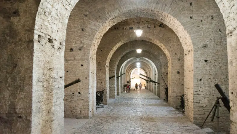 Innen Burg Gjirokastra