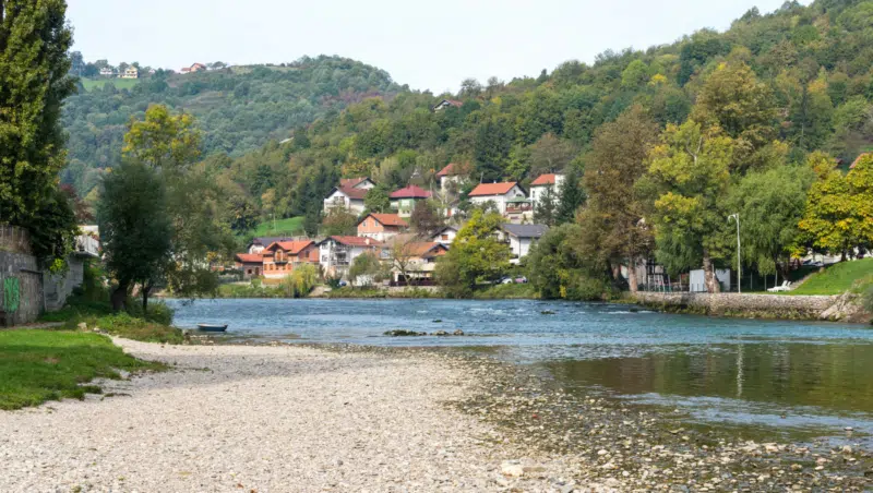 Fluss Vrbas am Stadtrand von Banja Luka