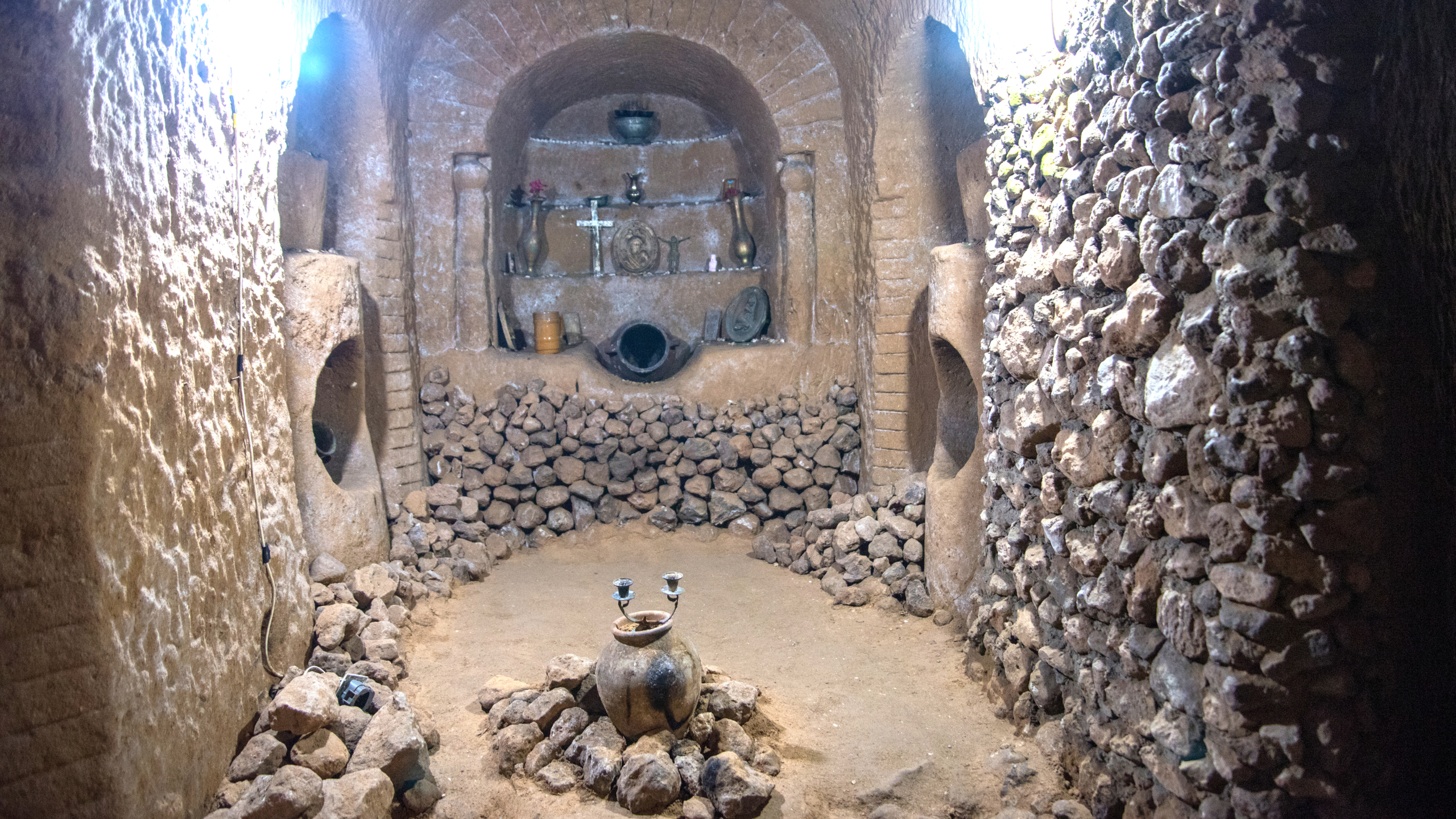 Levon's Divine Underground in Armenien