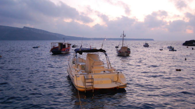 Boote in der Bucht von Amoudi