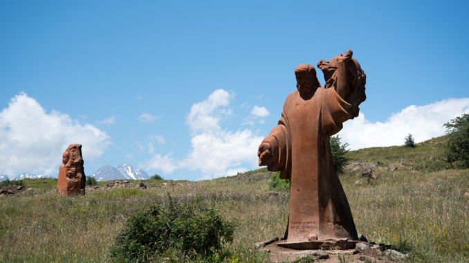 Statue von Mestop Mashtots in Artashavan