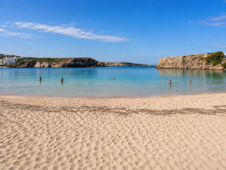Arenal d’en Castell: Entspannter Strandurlaub im Norden Menorcas