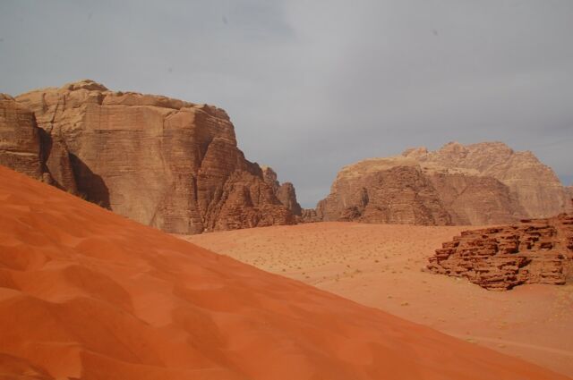 Die schönste Wüste der Welt? 🤔

Für mich ist es eindeutig das Wadi Rum in Jordanien 🇯🇴. Hier findet man unglaubliche Weite, bizarre Felsformationen und Menschen, die diese unwirkliche Gegend als ihr Zuhause gewählt haben.

Man sagt, dass dieser Ort dem Mars am ahnlichsten ist - was denkst du?

https://worthseeing.de/wadi-rum-jordanien/